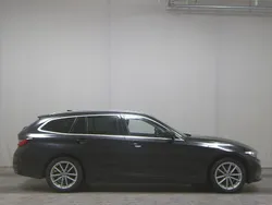 Schwarz Gebraucht 2023 BMW 318 Shadowline Kombi | 22.980 € (Superpreis)