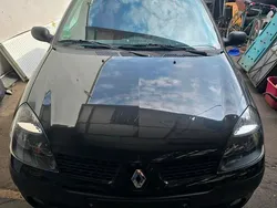 Schwarz Gebraucht 2003 Renault Clio II Kleinwagen | 2.250 €