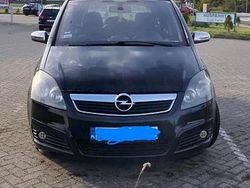 Schwarz Gebraucht 2006 Opel Zafira Van / Kleinbus | 2.500 € (Fairer Preis)