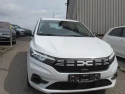 Weiß Gebraucht 2024 Dacia Sandero Essentiel Kleinwagen | 13.990 € (Guter Preis)
