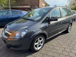 Grau Gebraucht 2014 Opel Zafira Family Van / Kleinbus | 5.750 € (Fairer Preis)