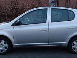 Grau Gebraucht 2005 Toyota Yaris Kleinwagen | 2.200 € (Fairer Preis)