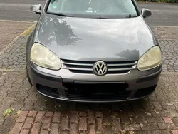 Grau Gebraucht 2004 VW Golf V Limousine | 2.450 € (Fairer Preis)