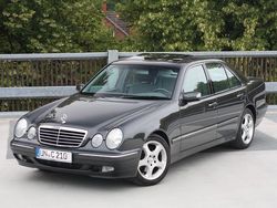 Grau Gebraucht 2000 Mercedes E320 Elegance Limousine | 13.999 €