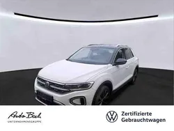 Weiß (pure white/deep black perleffekt) Gebraucht 2022 VW T-Roc Style SUV | 20.980 € (Fairer Preis)