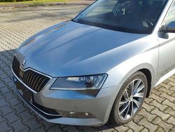 Grau Gebraucht 2017 Skoda Superb LAURIN & KLEMENT Kombi | 12.000 € (Superpreis)
