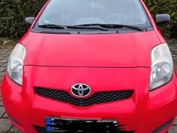 Rot Gebraucht 2009 Toyota Yaris Limousine | 3.900 € (Fairer Preis)