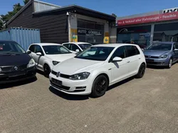 Weiß Gebraucht 2015 VW Golf VII LOUNGE Limousine | 9.490 € (Guter Preis)