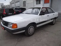 Weiß Gebraucht 1986 Audi 100 Limousine | 4.999 €