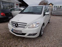 Weiß Gebraucht 2011 Mercedes 180 Limousine | 10.400 € (Fairer Preis)