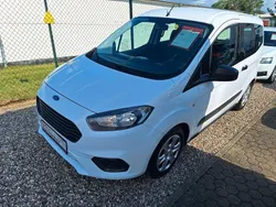 Weiß Gebraucht 2018 Ford Tourneo Courier Ambiente Van / Kleinbus | 6.990 € (Fairer Preis)