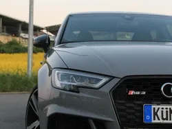 Grau Gebraucht 2020 Audi RS3 Comfort Kleinwagen | 47.000 € (Fairer Preis)