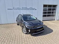 Auroraschwarz metallic Gebraucht 2024 Kia Stonic Vision SUV | 20.900 € (Fairer Preis)
