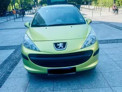Grün Gebraucht 2007 Peugeot 207 Limousine | 2.300 € (Guter Preis)