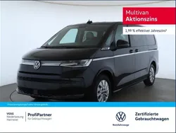 Schwarz (deep black perleffekt (schwarz)) Gebraucht 2023 VW T7 Style Van | 53.990 € (Fairer Preis)