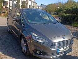 Braun Gebraucht 2015 Ford S-MAX Business Edition Van / Kleinbus | 12.800 € (Fairer Preis)