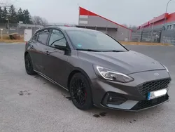 Grau Gebraucht 2020 Ford Focus ST Limousine | 22.999 € (Fairer Preis)