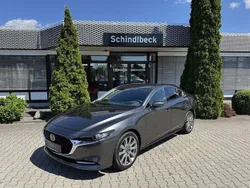 Grau Neu 2025 Mazda 3 Limousine | 38.640 € (Teuer)