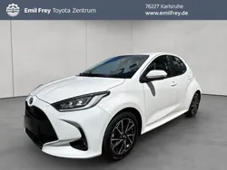 Schneeweiß Gebraucht 2022 Toyota Yaris Hybrid Basis Limousine | 13.990 € (Guter Preis)