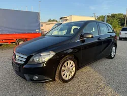 Schwarz Gebraucht 2013 Mercedes B180 Van / Kleinbus | 2.990 €