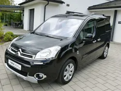 Schwarz Gebraucht 2015 Citroën Berlingo SELECTION Van / Kleinbus | 7.299 € (Fairer Preis)