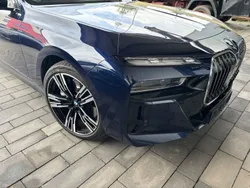 Blau (tansanitblau metallic) Gebraucht 2024 BMW i7 M Sport Limousine | 126.900 €