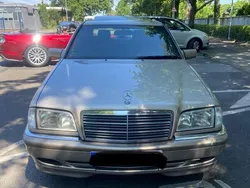 Gold Gebraucht 2000 Mercedes C200 Elegance Limousine | 2.700 €