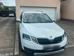Weiß Gebraucht 2019 Skoda Octavia Scout Kombi | 23.000 € (Superpreis)