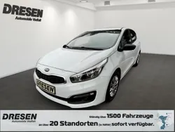 Weiß Gebraucht 2017 Kia Ceed Edition 7 Limousine | 10.980 € (Fairer Preis)