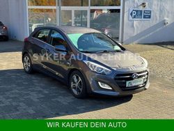 Grau Gebraucht 2015 Hyundai i30 Limousine | 6.999 € (Fairer Preis)