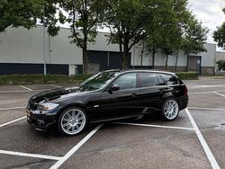 Schwarz Gebraucht 2010 BMW 335 Comfort Edition Kombi | 16.750 € (Teuer)