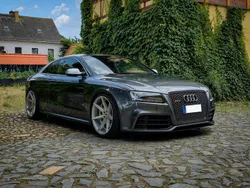 Grau Gebraucht 2011 Audi RS5 Coupé | 29.500 €