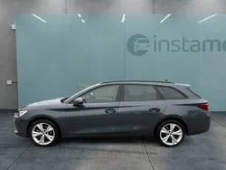 Grau Gebraucht 2023 Seat Leon FR Van / Kleinbus | 27.399 € (Fairer Preis)