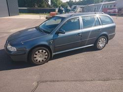 Grau Gebraucht 2004 Skoda Octavia Kombi | 1.500 € (Superpreis)