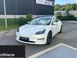 Weiß Gebraucht 2021 Tesla Model 3 Long Range RWD Limousine | 29.700 € (Etwas zu teuer)