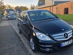 Schwarz Gebraucht 2011 Mercedes B180 Van / Kleinbus | 4.700 € (Guter Preis)