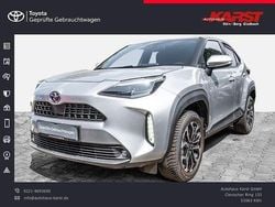 Shimmering silver metallic Gebraucht 2023 Toyota Yaris Hybrid Connect Style | 26.185 € (Fairer Preis)