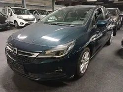 Grün Gebraucht 2018 Opel Astra Active Limousine | 11.980 € (Fairer Preis)