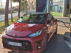 Rot Gebraucht 2022 Toyota Yaris Limousine | 38.500 €