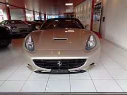Gold Gebraucht 2010 Ferrari California Cabrio | 111.900 € (Etwas zu teuer)