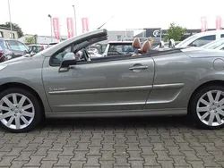Grau Gebraucht 2010 Peugeot 207 CC Platinum Cabrio | 5.900 € (Fairer Preis)