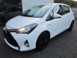 Super white 2 Gebraucht 2015 Toyota Yaris Hybrid Limousine | 10.650 € (Guter Preis)