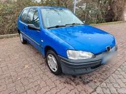 Blau Gebraucht 2000 Peugeot 106 Kleinwagen | 1.200 €