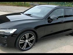Schwarz Gebraucht 2020 Volvo V60 R-Design Kombi | 19.990 €