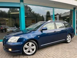 Blau Gebraucht 2005 Toyota Avensis Executive Kombi | 1.750 € (Etwas zu teuer)