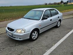 Silber Gebraucht 2002 Hyundai Accent Limousine | 2.100 €
