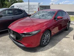 Magmarot Gebraucht 2021 Mazda 3 Limousine | 21.990 € (Etwas zu teuer)