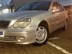 Silber metallic Gebraucht 2001 Mercedes C220 Avantgarde Limousine | 4.000 € (Teuer)