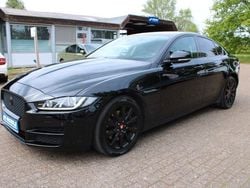 Schwarz Gebraucht 2017 Jaguar XE Pure Limousine | 16.499 €