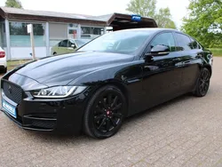 Schwarz Gebraucht 2017 Jaguar XE Pure Limousine | 16.799 €